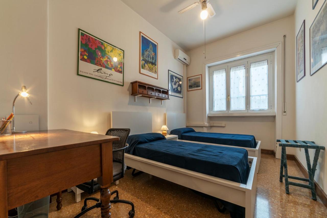 Roomy And Bright Apartment With Terrace Рим Екстериор снимка