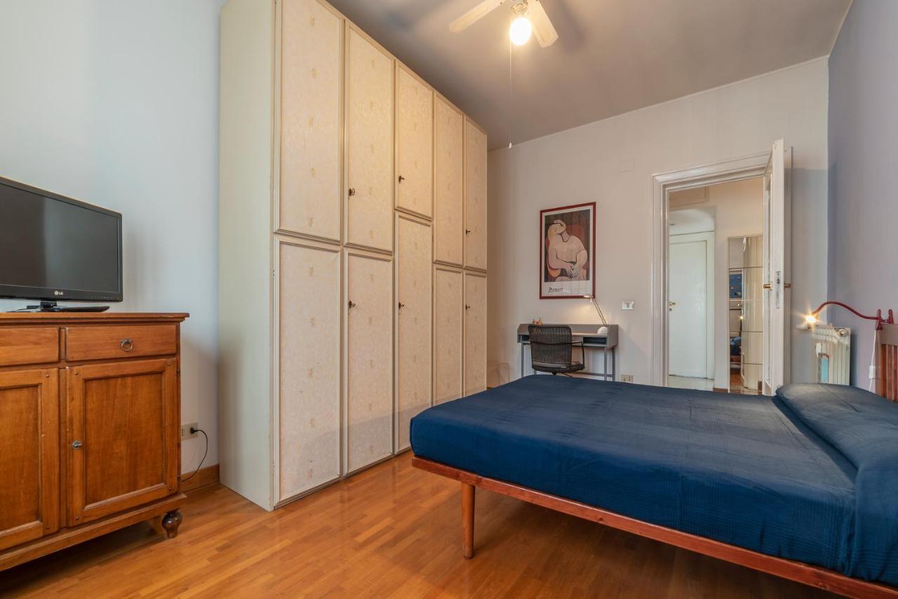 Roomy And Bright Apartment With Terrace Рим Екстериор снимка