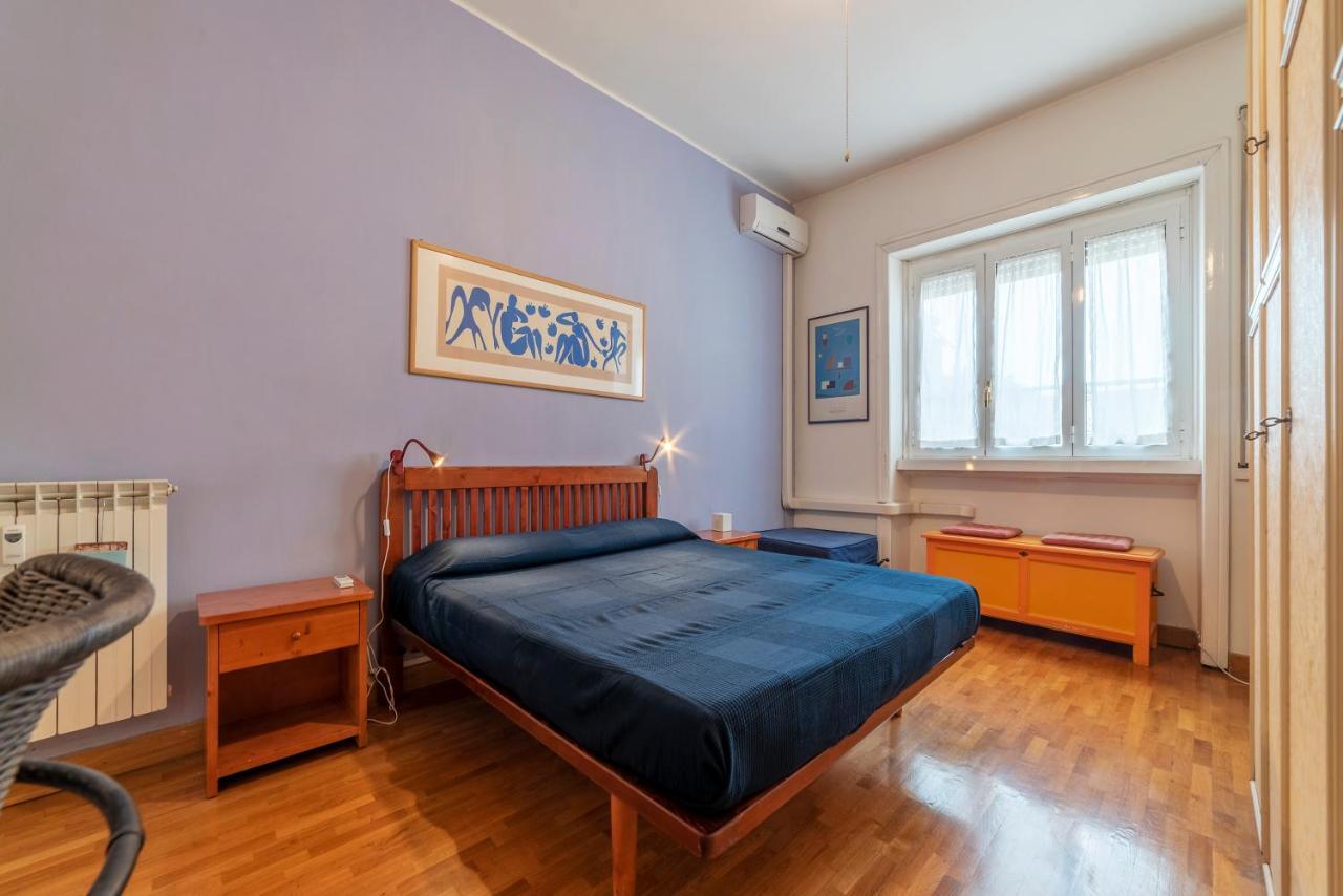 Roomy And Bright Apartment With Terrace Рим Екстериор снимка