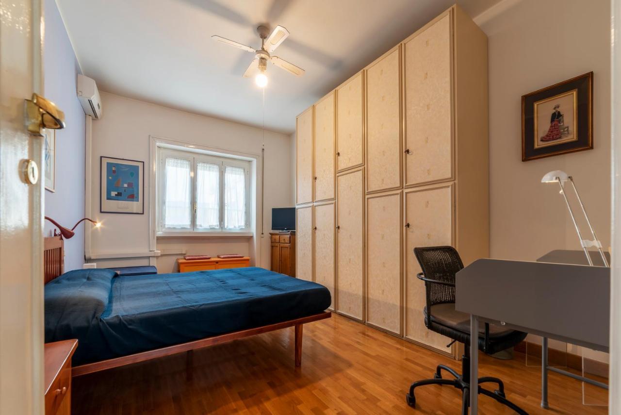 Roomy And Bright Apartment With Terrace Рим Екстериор снимка
