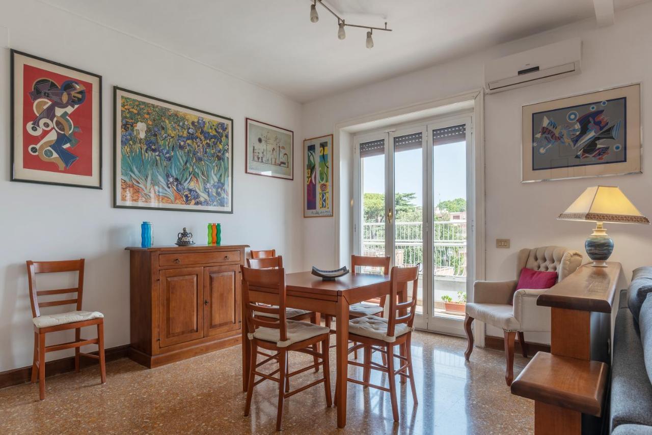 Roomy And Bright Apartment With Terrace Рим Екстериор снимка