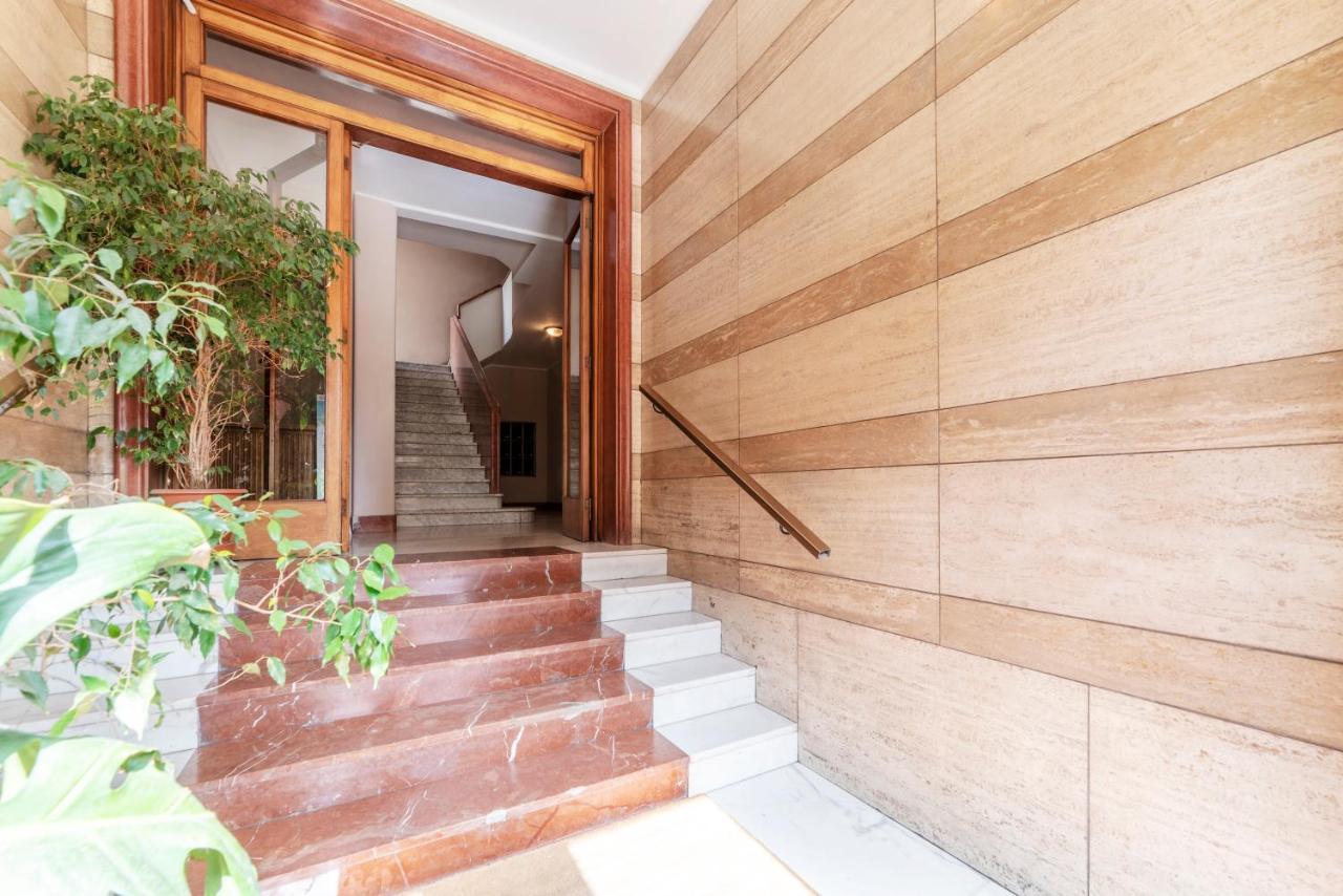 Roomy And Bright Apartment With Terrace Рим Екстериор снимка